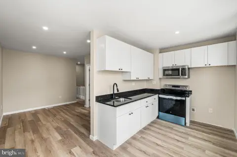 Triplex with Oversized Garage Warehouse