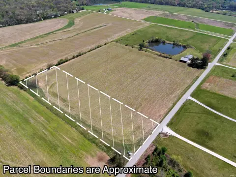 Residential Land in Lynnville, IN