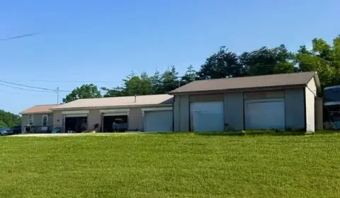 Automotive Service Facility with Five Bays