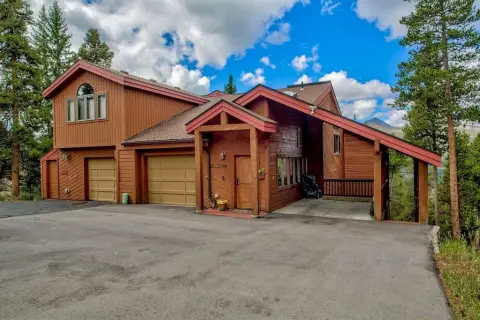 Three-Bedroom Duplex with Deck