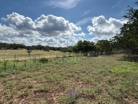 Unrestricted Land in Medina, Texas