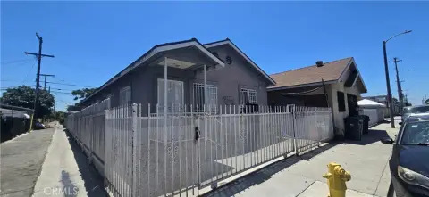 Duplex with Separate Laundry Areas