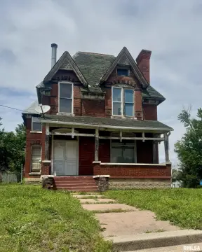 Two-Unit Duplex on Corner Lot