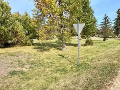 Kulm Farmhouse on Large Lot