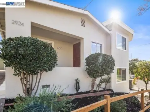 Corner Duplex with Two Side-by-Side Units