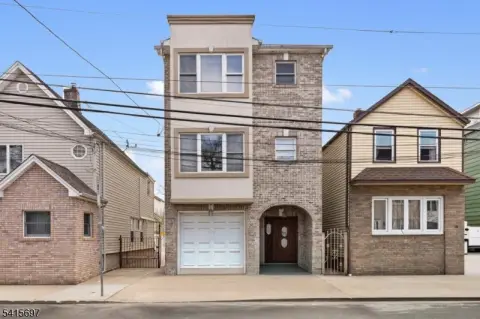 Newark Multi-Family Home For Sale