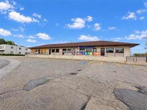 Salon-Built Retail Space