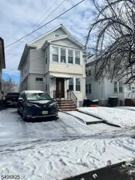 Well-Maintained Multi-Family in Elizabeth