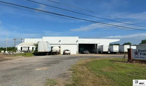 Dock-High Industrial Warehouse