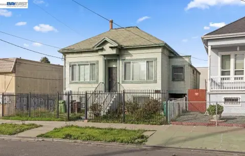Oakland Duplex with Victorian Charm