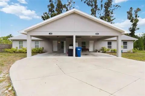 6-Bedroom Duplex with Carports