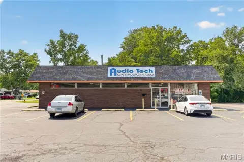 Auto Shop with Garage Parking