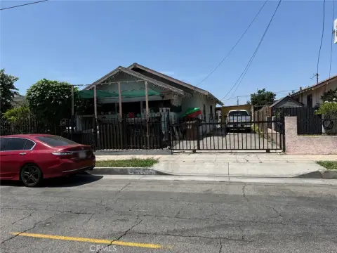 Two-Unit Duplex with Bonus Space