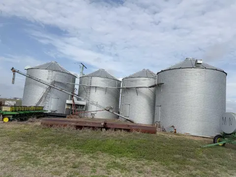 Agricultural Property with Grain Storage