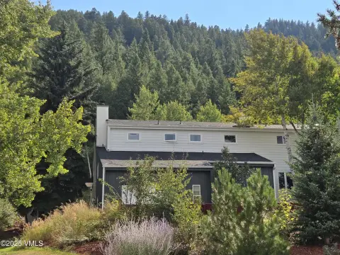 Eagle-Vail Duplex with Mountain Views