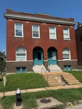 4-Unit Brick Apartment Building