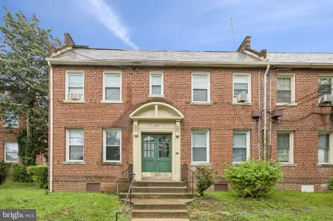 Four-Unit Building in Fort Dupont