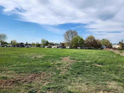 Residential Lot in Grandview, WA