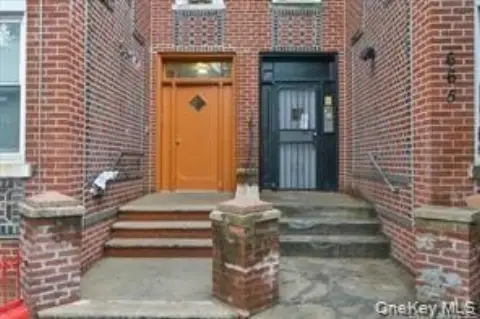 6-Unit Brick Apartment Building
