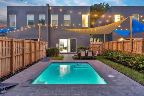 Miami Fourplex with Private Pools