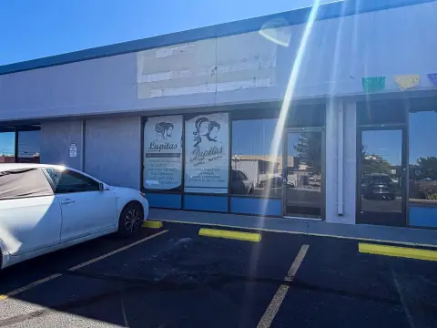 In-Line Retail/Office Suite