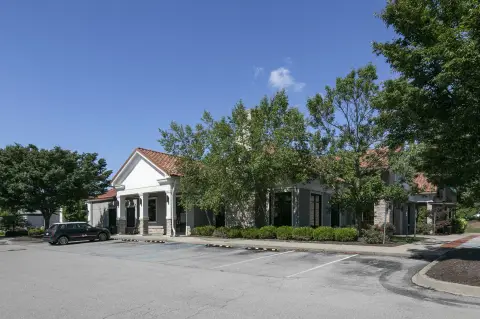 Retail/Office Suite in Shopping Center