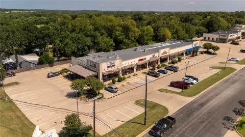 Fully Leased Shopping Center