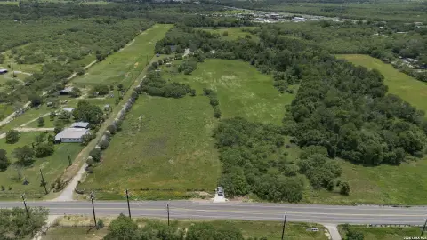 Scenic Acreage in Atascosa, Texas
