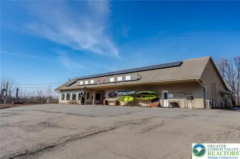 Retail/Office Building on High-Traffic Road