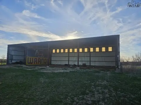 Iowa Park Farmland with Barn