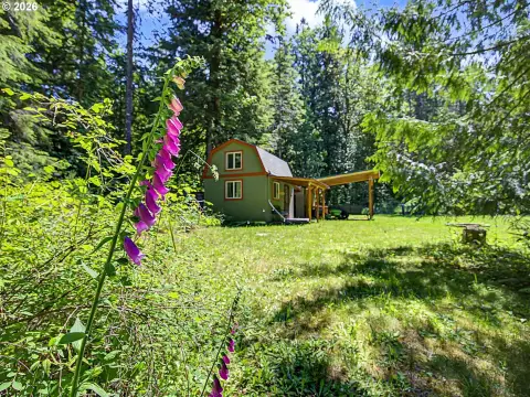 Recreation Land with Off-Grid Amenities