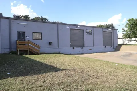 Flex Space with 3 Overhead Doors
