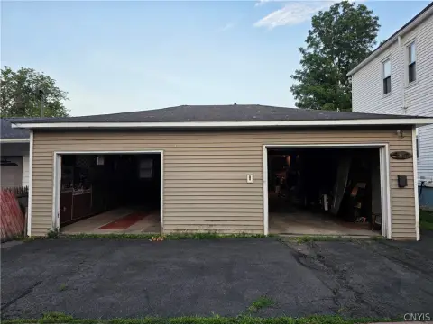 Warehouse Storage with Oversized Garage