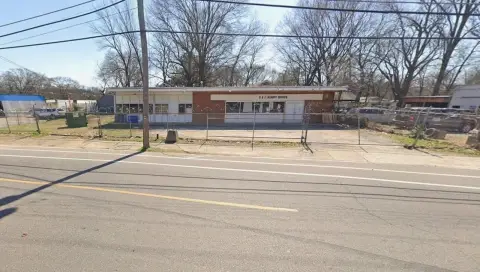 Retail Building with Secure Yard