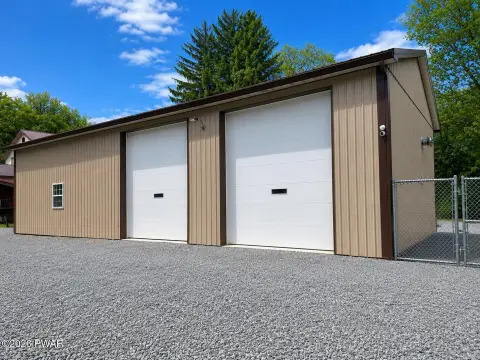 Insulated Pole Barn with Fenced Yard