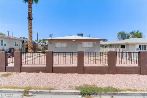 Well-Maintained Duplex in Las Vegas