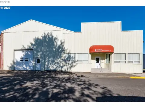 Manufacturing Building With Crane