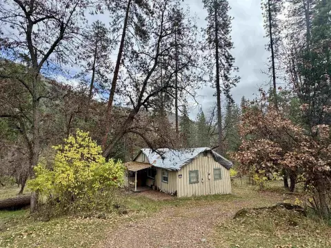 Klamath River Acreage with Cabin