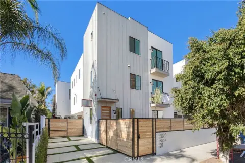 5-Unit Modern Apartment Building