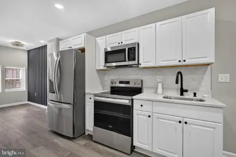 Renovated Duplex with In-Unit Laundry