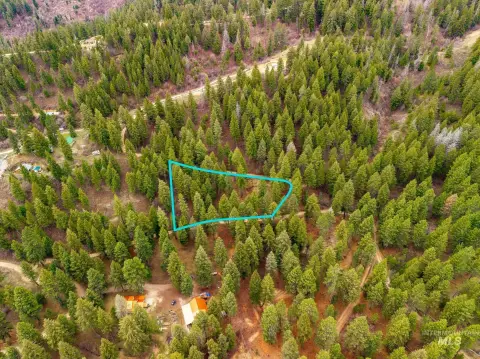 Unrestricted Wooded Lot in Boise