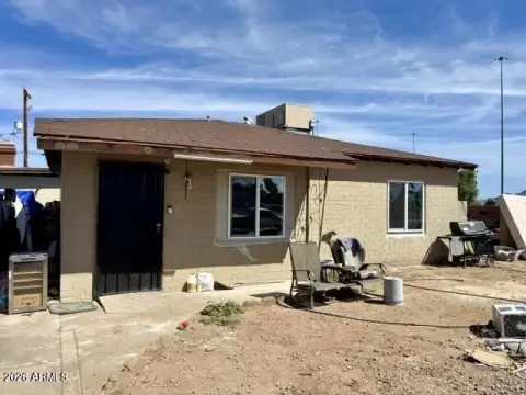 Triplex with Alley Access