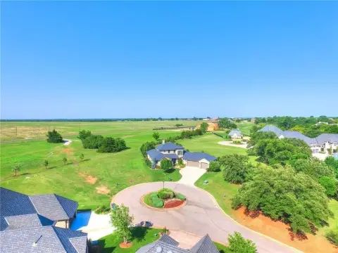 Residential Land in Edmond, OK