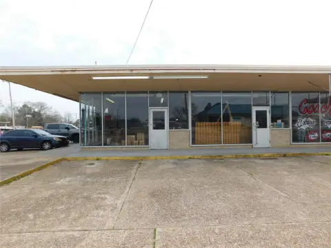 Retail Corner Suite
