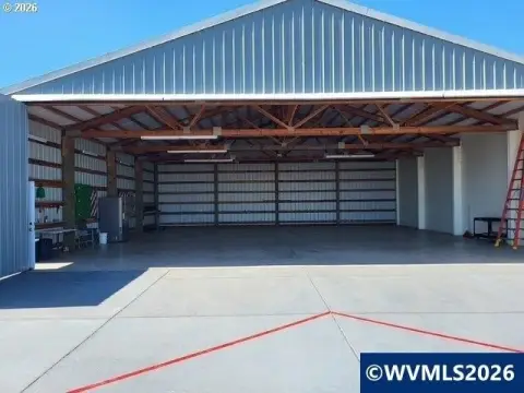 Airplane Hangar With Maintenance Space