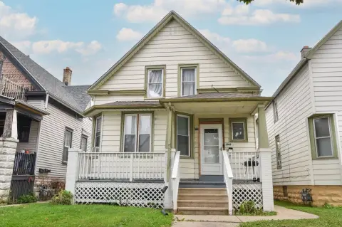 Spacious Milwaukee Duplex For Sale