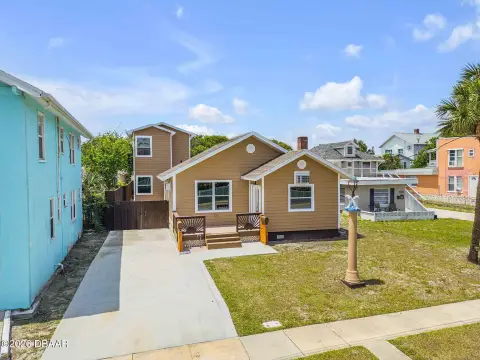 Renovated Triplex Near Daytona Beach