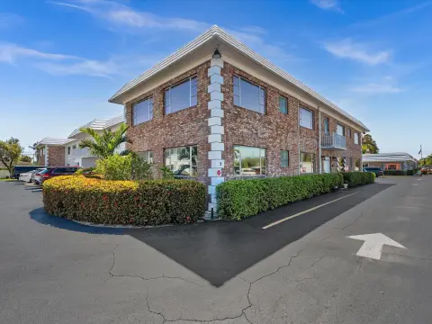 Updated Corner Unit in Pompano