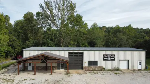 Commercial Building on Highway 60