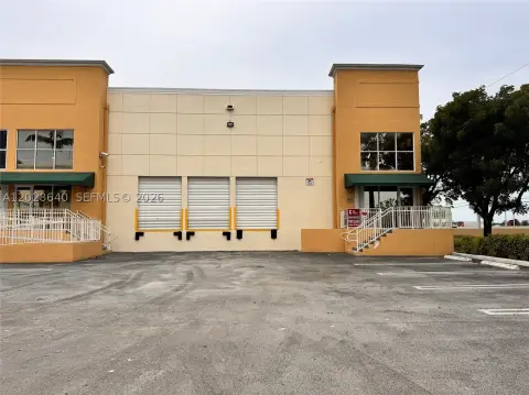 Corner Flex Warehouse with Dock Access